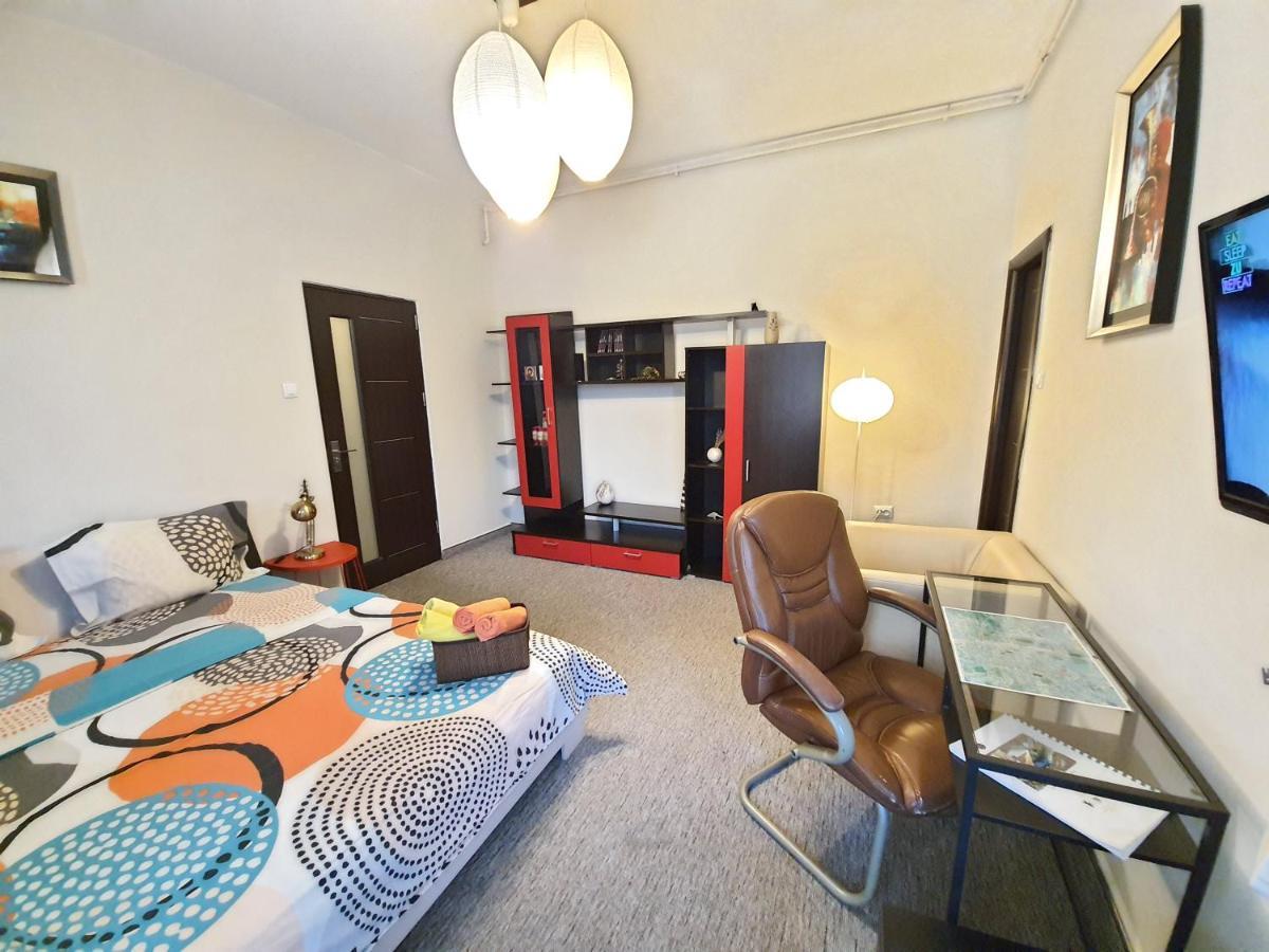 Global Downtown Apartments - Universitate - Calea Victoriei Boekarest Buitenkant foto